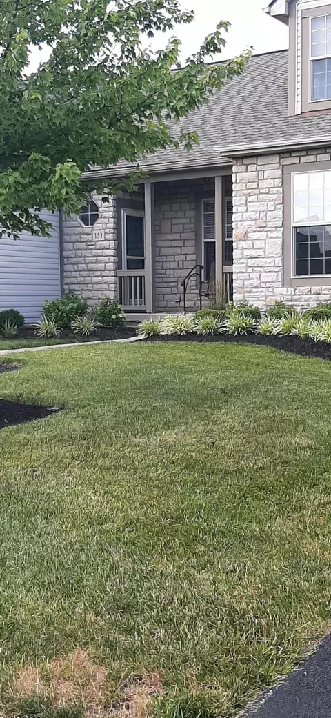 153 Pebble Creek Dr, Pataskala, OH 43062