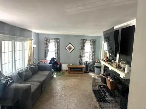 Living - 460 E Madison Ave, Springfield, OH 45503 photo 1 of 3