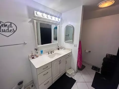 Bath - 460 E Madison Ave, Springfield, OH 45503 photo 1 of 1