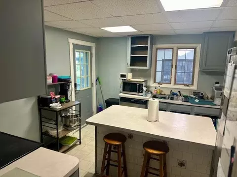 Kitchen - 460 E Madison Ave, Springfield, OH 45503 photo 2 of 3