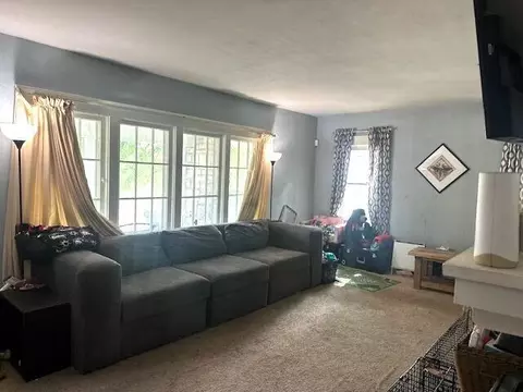Living - 460 E Madison Ave, Springfield, OH 45503 photo 2 of 3