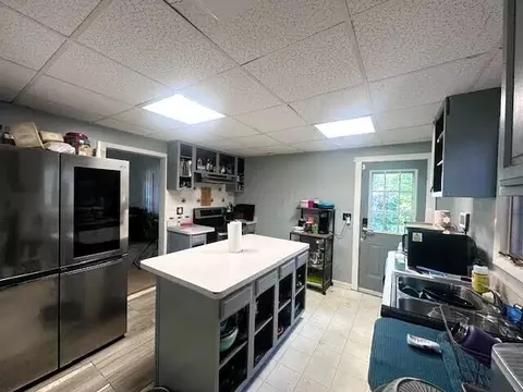 Kitchen - 460 E Madison Ave, Springfield, OH 45503 photo 1 of 3
