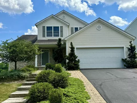 2497 Crestview Woods Dr, Newark, OH 43055