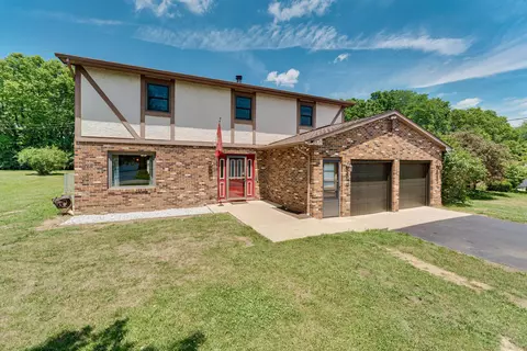 5876 Meadowridge Ct, Grove City, OH 43123