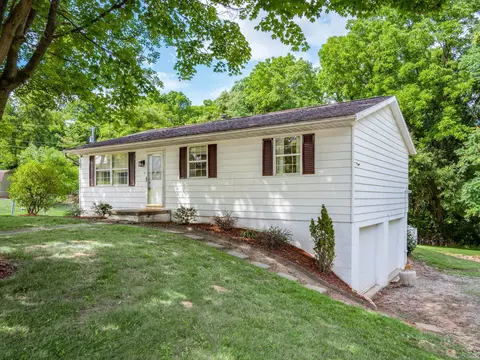 2665 Marion Oaks Dr, Zanesville, OH 43701