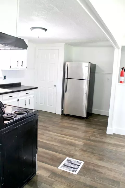 Kitchen - 725 Park St, Willard, OH 44890 photo 4 of 4
