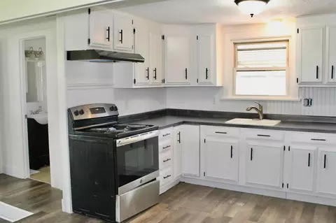 Kitchen - 725 Park St, Willard, OH 44890 photo 2 of 4