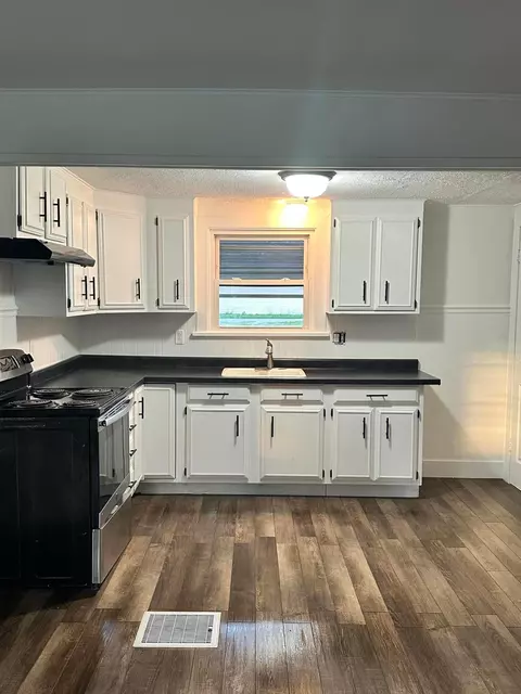 Kitchen - 725 Park St, Willard, OH 44890 photo 1 of 4