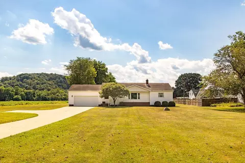 5735 Old Logan Rd SE, Lancaster, OH 43130