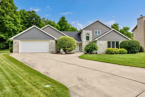 1313 Woodglen Cir, Bellefontaine, OH 43311