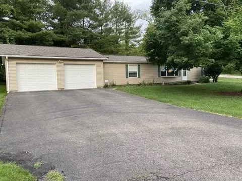 2216 Adams Ln, Zanesville, OH 43701