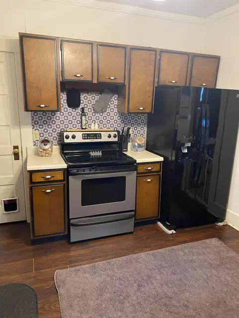 Kitchen - 521 E Madison Ave, Springfield, OH 45503 photo 2 of 2