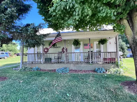 65 W Liberty St, Martinsburg, OH 43037