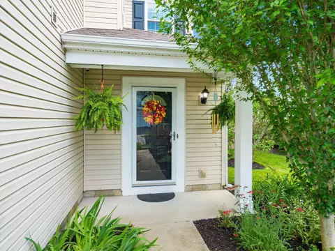 Exterior - 6112 Nasby Dr, Galloway, OH 43119 photo 2 of 14