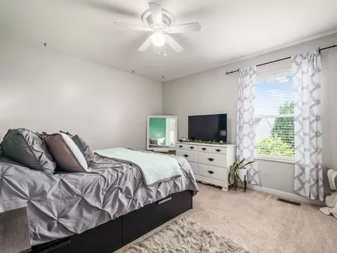Bedroom - 6112 Nasby Dr, Galloway, OH 43119 photo 4 of 6