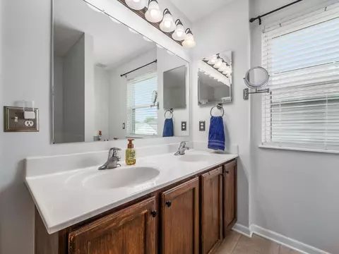 Bath - 6112 Nasby Dr, Galloway, OH 43119 photo 2 of 5
