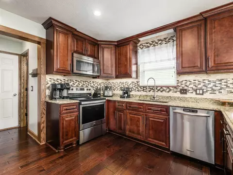 Kitchen - 6112 Nasby Dr, Galloway, OH 43119 photo 4 of 4