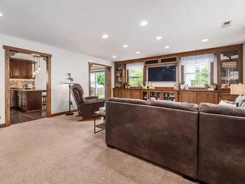 Living - 6112 Nasby Dr, Galloway, OH 43119 photo 2 of 3