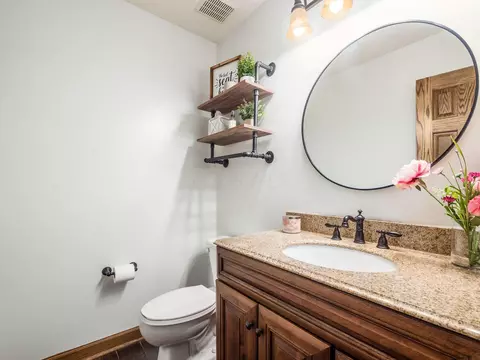 Bath - 6112 Nasby Dr, Galloway, OH 43119 photo 1 of 5