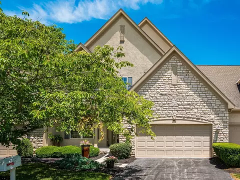 8017 Hillingdon Dr, Powell, OH 43065