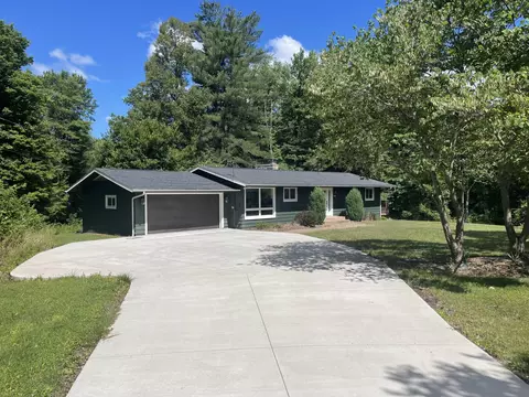 8811 Clinton Rd, Cambridge, OH 43725