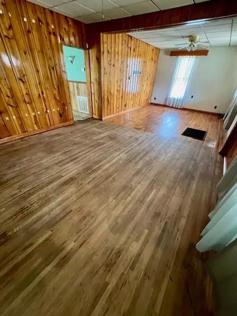 Living - 15 Broad St, Glouster, OH 45732 photo 4 of 6