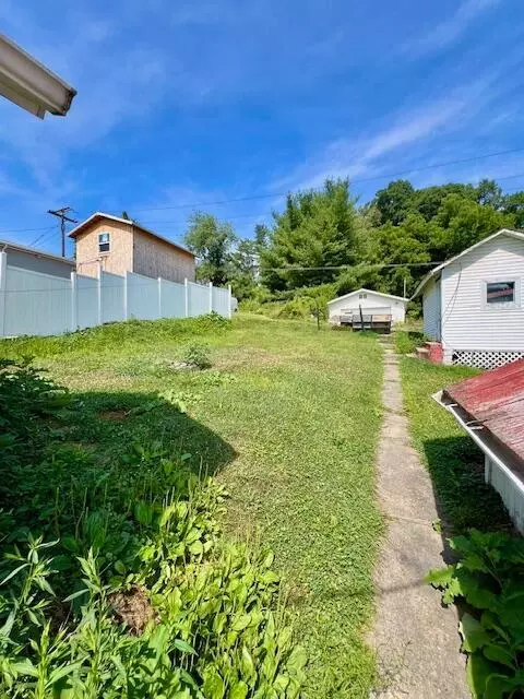 Exterior - 15 Broad St, Glouster, OH 45732 photo 6 of 7