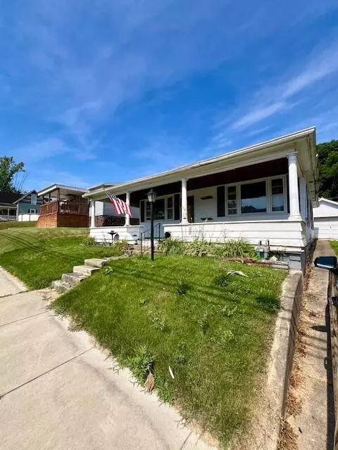 15 Broad St, Glouster, OH 45732