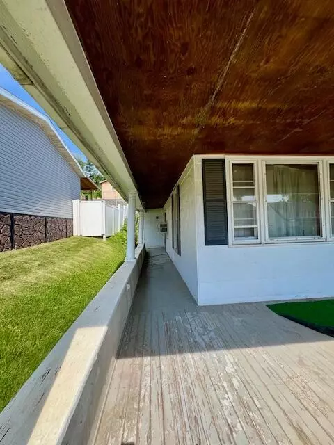 Exterior - 15 Broad St, Glouster, OH 45732 photo 2 of 7