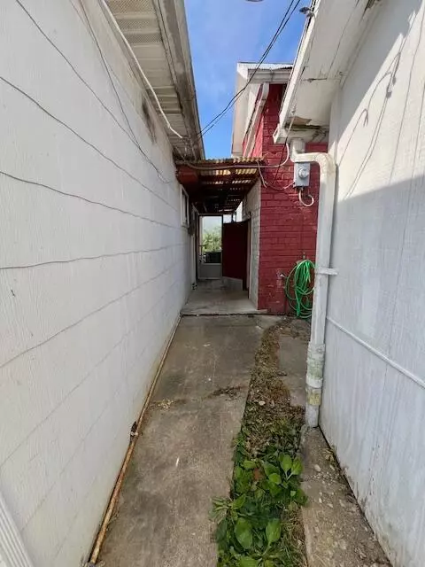 Entry Way - 15 Broad St, Glouster, OH 45732 photo 1 of 1