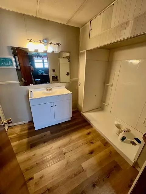 Bath - 15 Broad St, Glouster, OH 45732 photo 1 of 1