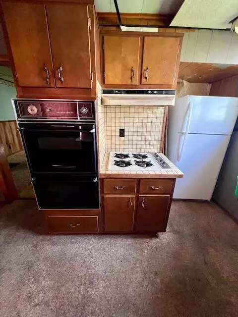 Kitchen - 15 Broad St, Glouster, OH 45732 photo 2 of 2
