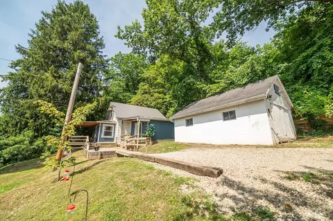 8 Spring St, Glouster, OH 45732
