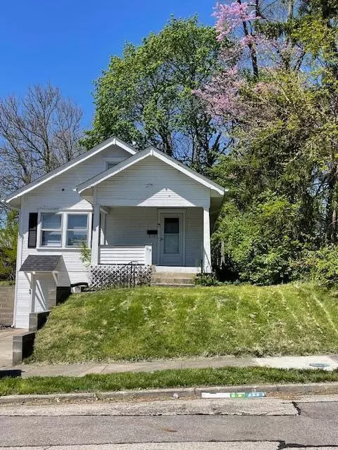 1215 Circle Dr, Springfield, OH 45503