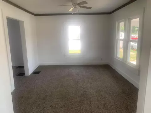 329 E Corwin St, Circleville, OH 43113 photo 8