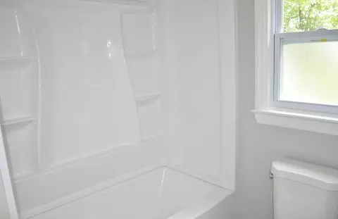 Bath - 1031 W Jefferson St, Springfield, OH 45506 photo 3 of 4