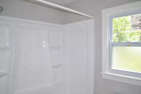 Bath - 1031 W Jefferson St, Springfield, OH 45506 photo 2 of 4