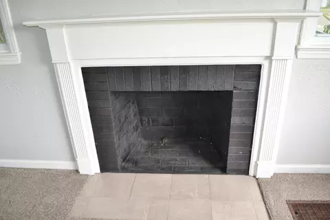 Living - 1031 W Jefferson St, Springfield, OH 45506 photo 4 of 5