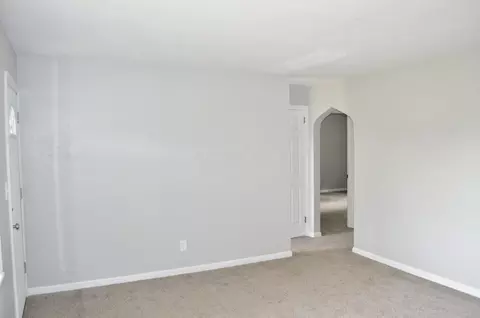 Living - 1031 W Jefferson St, Springfield, OH 45506 photo 5 of 5