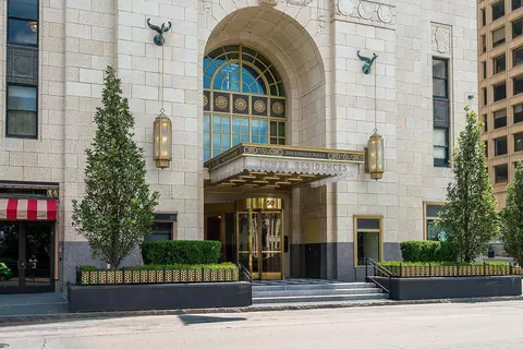 50 W Broad St #3004, Columbus, OH 43215