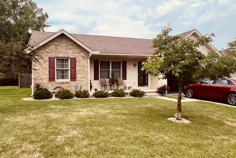365 Maple Ridge Dr, Wilmington, OH 45177