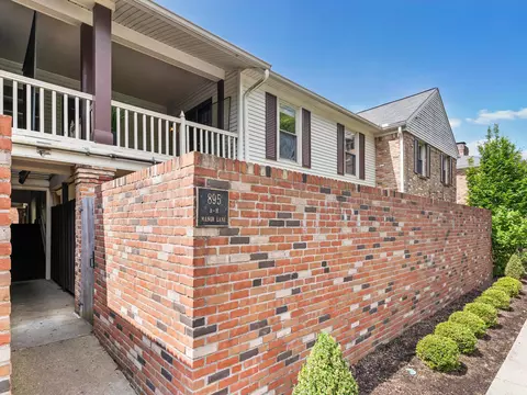 895 Manor Ln #D, Columbus, OH 43221