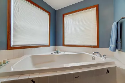 Bath - 429 Reeder Rd, Blanchester, OH 45107 photo 4 of 6