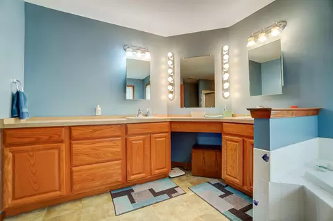 Bath - 429 Reeder Rd, Blanchester, OH 45107 photo 2 of 6