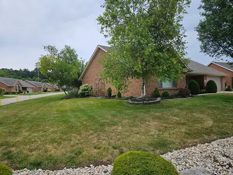 1668 Fox Ridge Dr, Springfield, OH 45503 photo 2