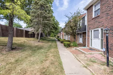 659 Dlyn St, Columbus, OH 43228