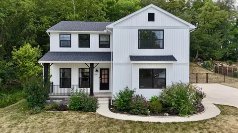 1285 Bluejack Ln, Heath, OH 43056