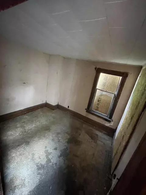 Bedroom - 120 E Ohio St, Kenton, OH 43326 photo 3 of 4