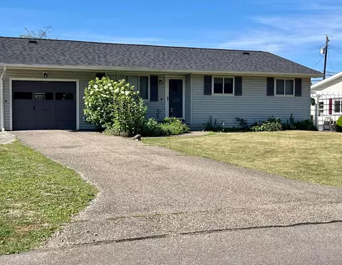1156 Pfeifer Dr, Zanesville, OH 43701