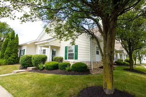 7166 Colonial Affair Dr #5, New Albany, OH 43054